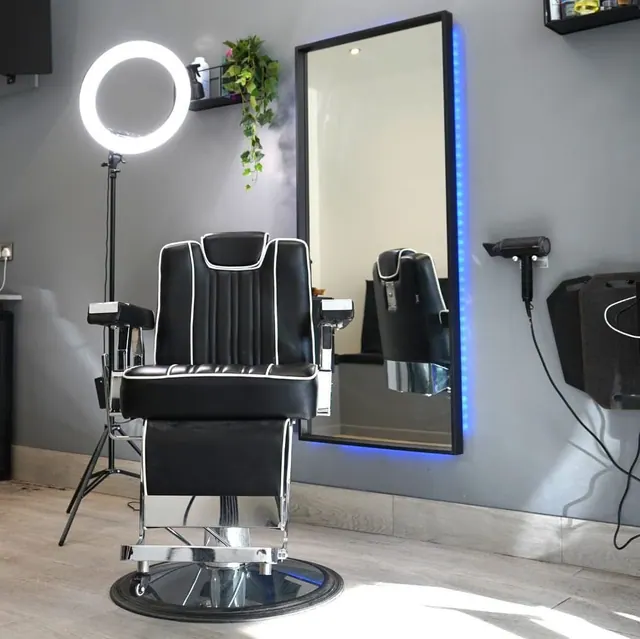 Inside Kanes: the chair, mirror and ring light